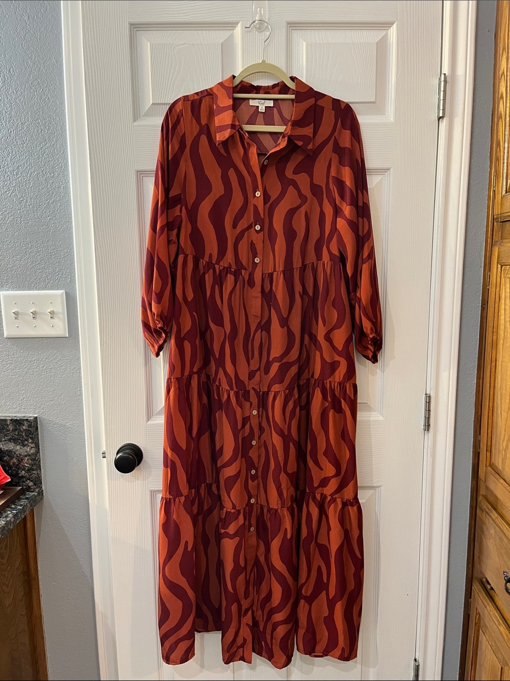 easel Rust and Burgundy Abstract Wave-Print Tiered Maxi Dress